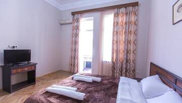 Фото номера Стандартный трехместный номер Отель Hotel Cattaleya г. Батуми 19