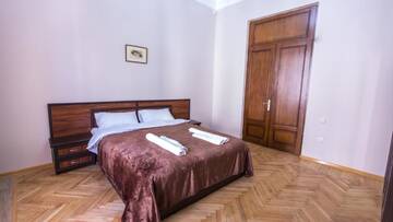 Фото номера Стандартный трехместный номер Отель Hotel Cattaleya г. Батуми 16