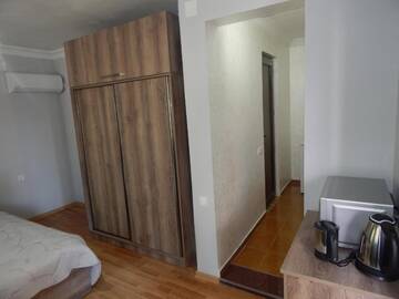 Фото номера Трехместный номер с ванной комнатой Гостевой дом Guest House on Angisa г. Батуми 7