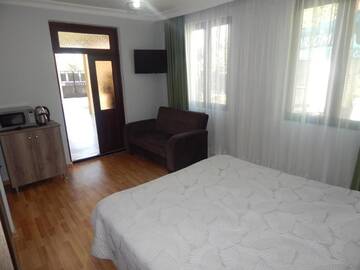 Фото номера Трехместный номер с ванной комнатой Гостевой дом Guest House on Angisa г. Батуми 10