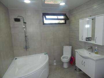 Фото номера Трехместный номер с ванной комнатой Гостевой дом Guest House on Angisa г. Батуми 8