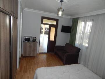 Фото номера Трехместный номер с ванной комнатой Гостевой дом Guest House on Angisa г. Батуми 11