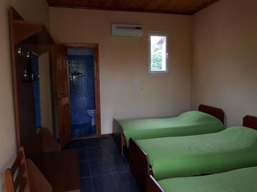 Фото номера Классический трехместный номер Гостевой дом Guest house LIA г. Батуми 5