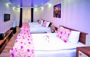 Фото номера Трехместный номер Отель Hotel Park г. Батуми 6