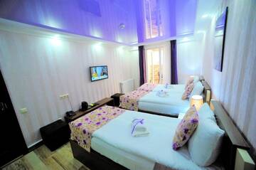 Фото номера Трехместный номер Отель Hotel Park г. Батуми 7
