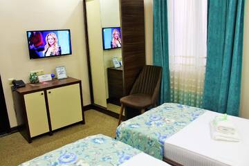 Фото номера Просторный двухместный номер с 2 отдельными кроватями Отель Hotel Park г. Батуми 3