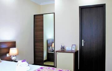Фото номера Двухместный номер с 1 кроватью, вид на сад Отель Hotel Park г. Батуми 4