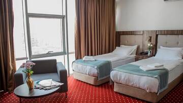 Фото номера Стандартный двухместный номер с 2 отдельными кроватями Отель Legend Business Hotel Batumi г. Батуми 5