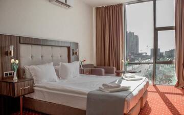 Фото номера Стандартный двухместный номер с 1 кроватью Отель Legend Business Hotel Batumi г. Батуми 3