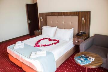 Фото номера Двухместный номер с 1 кроватью с видом на море Отель Legend Business Hotel Batumi г. Батуми 9