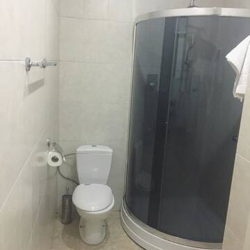 Фото номера Четырехместный номер с балконом Отель Richeuli Villa г. Батуми 10