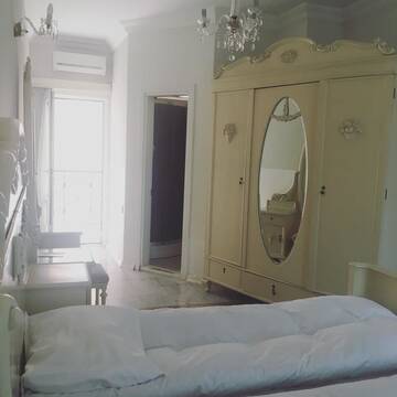 Фото номера Двухместный номер с 2 отдельными кроватями и балконом Отель Richeuli Villa г. Батуми 6