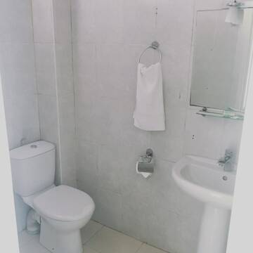 Фото номера Двухместный номер с 2 отдельными кроватями и балконом Отель Richeuli Villa г. Батуми 6