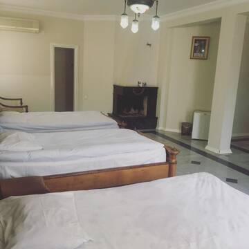 Фото номера Четырехместный номер с балконом Отель Richeuli Villa г. Батуми 9