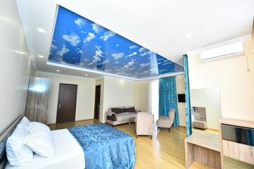 Фото номера Полулюкс Отель Hotel Skyline Batumi г. Батуми 3