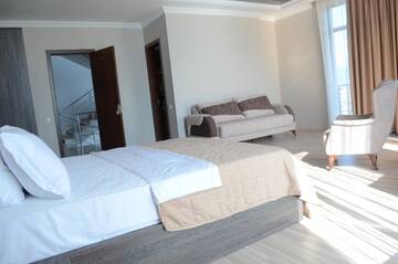 Фото номера Полулюкс Отель Hotel Skyline Batumi г. Батуми 12