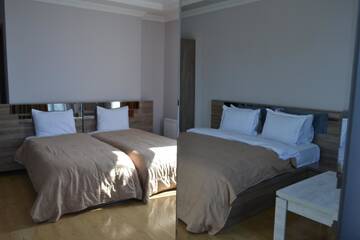 Фото номера Семейный номер Отель Hotel Skyline Batumi г. Батуми 2