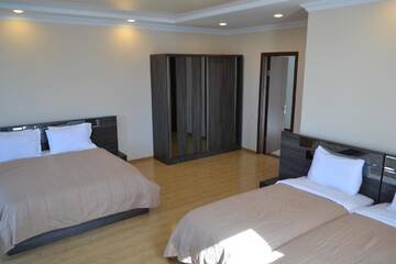 Фото номера Семейный номер Отель Hotel Skyline Batumi г. Батуми 6