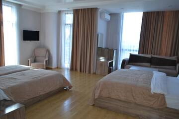 Фото номера Семейный номер Отель Hotel Skyline Batumi г. Батуми 4
