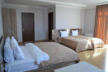 Фото номера Семейный номер Отель Hotel Skyline Batumi г. Батуми 5