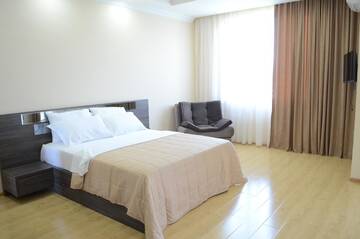 Фото номера Полулюкс Отель Hotel Skyline Batumi г. Батуми 10