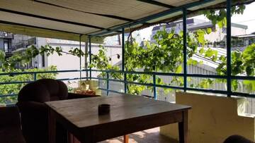 Фото номера Четырехместный номер с террасой Гостевой дом Guest House ERA Square г. Батуми 4