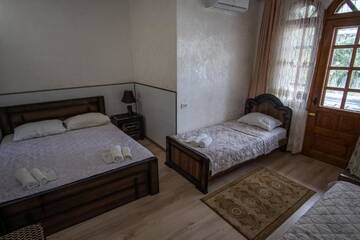 Фото номера Четырехместный номер &quot;Комфорт&quot; Мини-отель Sweet Home at Ninoshvili 3 г. Батуми 13
