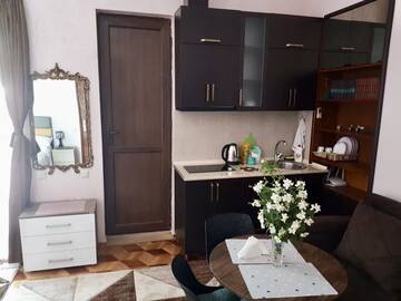 Фото номера Номер-студио с балконом Мини-отель Sweet Home at Ninoshvili 3 г. Батуми 4