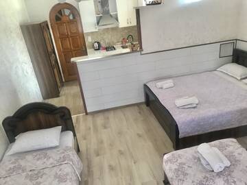 Фото номера Четырехместный номер &quot;Комфорт&quot; Мини-отель Sweet Home at Ninoshvili 3 г. Батуми 6