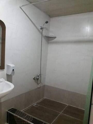 Фото номера Трехместный номер с балконом Отель Terrace г. Батуми 6
