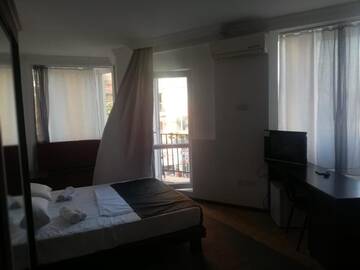 Фото номера Двухместный номер с 1 кроватью и балконом Отель Terrace г. Батуми 5