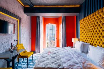 Фото номера Улучшенный люкс с видом на море Отель Tapis Rouge Boutique Hotel г. Батуми 9