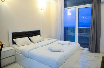Фото номера Апартаменты-студио с видом на море Апарт-отели BLACK SEA SIDE APARTMENTS г. Батуми 5