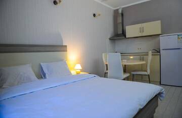 Фото номера Апартаменты-студио Апарт-отели BLACK SEA SIDE APARTMENTS г. Батуми 2