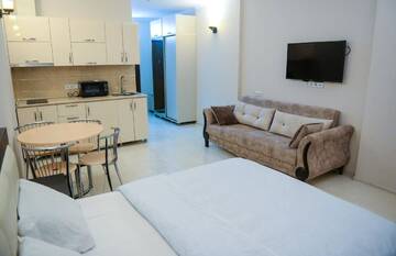 Фото номера Апартаменты-студио с видом на море Апарт-отели BLACK SEA SIDE APARTMENTS г. Батуми 3