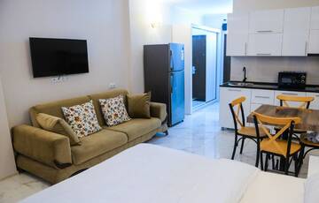 Фото номера Апартаменты-студио с видом на море Апарт-отели BLACK SEA SIDE APARTMENTS г. Батуми 3