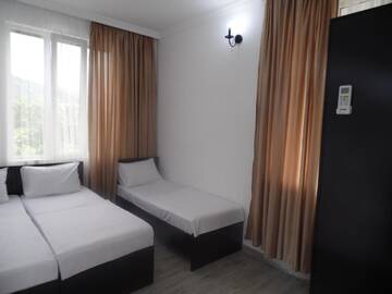 Фото номера Трехместный номер с ванной Гостевой дом Guesthouse Dago г. Батуми 3