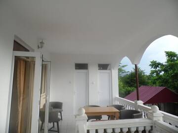 Фото номера Трехместный номер с ванной комнатой Гостевой дом Guesthouse Dago г. Батуми 4