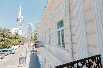Фото номера Номер с кроватью размера &quot;queen-size&quot; и видом на сад Отель Boulevard Hotel Batumi г. Батуми 5