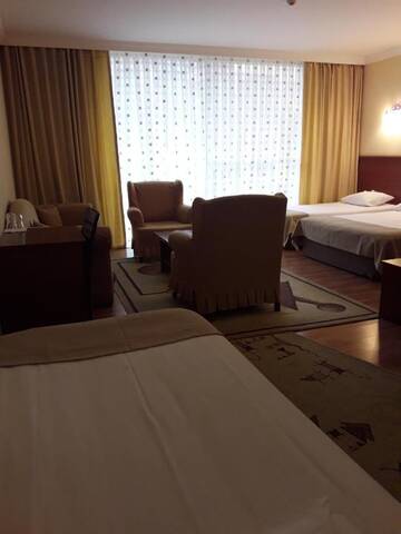 Фото номера Семейный номер с балконом Отель Hotel Istanbul г. Батуми 5