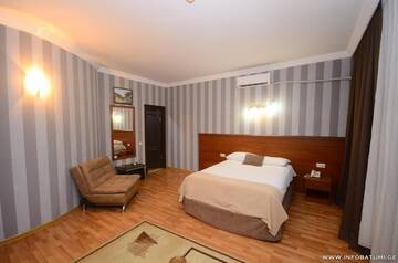 Фото номера Двухместный номер Делюкс с 1 кроватью Отель Hotel Istanbul г. Батуми 3