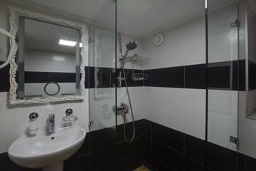 Фото номера Апартаменты - Двухуровневые Отели типа «постель и завтрак» APART HOTEL ORBI RESIDENCE г. Батуми 7
