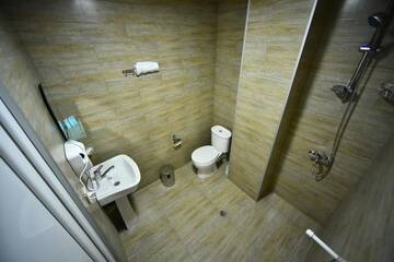 Фото номера Стандартный двухместный номер с 1 кроватью Отель Orange Home Hotel г. Батуми 6