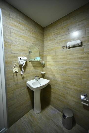 Фото номера Стандартный двухместный номер с 1 кроватью Отель Orange Home Hotel г. Батуми 11