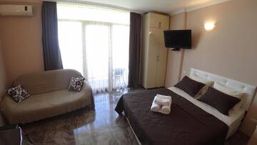Фото номера Апартаменты с балконом Апарт-отели Sun Apartment Batumi г. Батуми 12