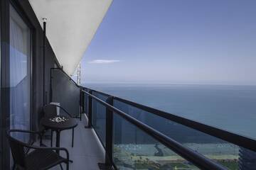 Фото номера Двухместный номер Делюкс с 1 кроватью и видом на море Отель Orbi Beach Tower Hotel Official г. Батуми 11