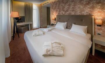 Фото номера Угловой номер. Отель The Grand Gloria Hotel г. Батуми 2