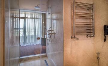 Фото номера Угловой номер. Отель The Grand Gloria Hotel г. Батуми 5