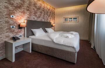 Фото номера Угловой номер. Отель The Grand Gloria Hotel г. Батуми 3