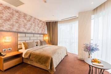 Фото номера Люкс с 3 спальнями Отель The Grand Gloria Hotel г. Батуми 5